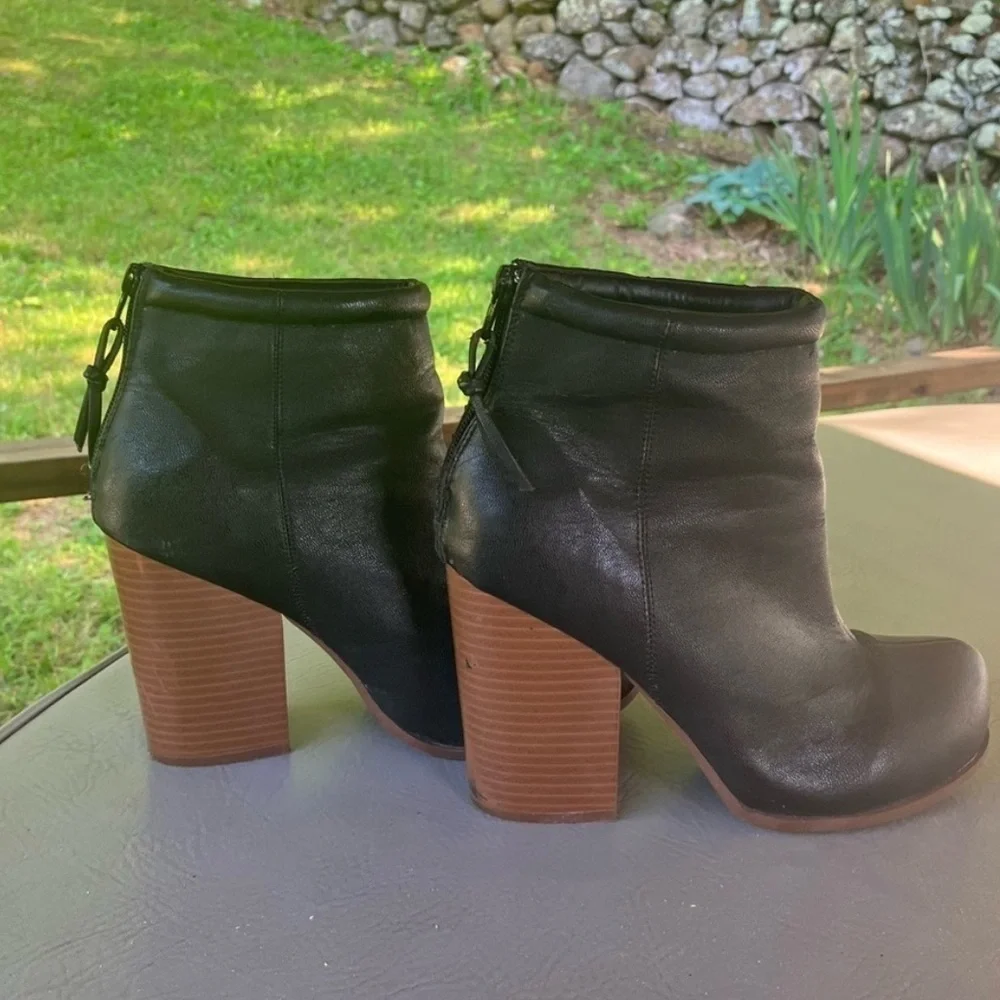 ELLE black ankle boots womens size 8 stacked heel, zipper backs